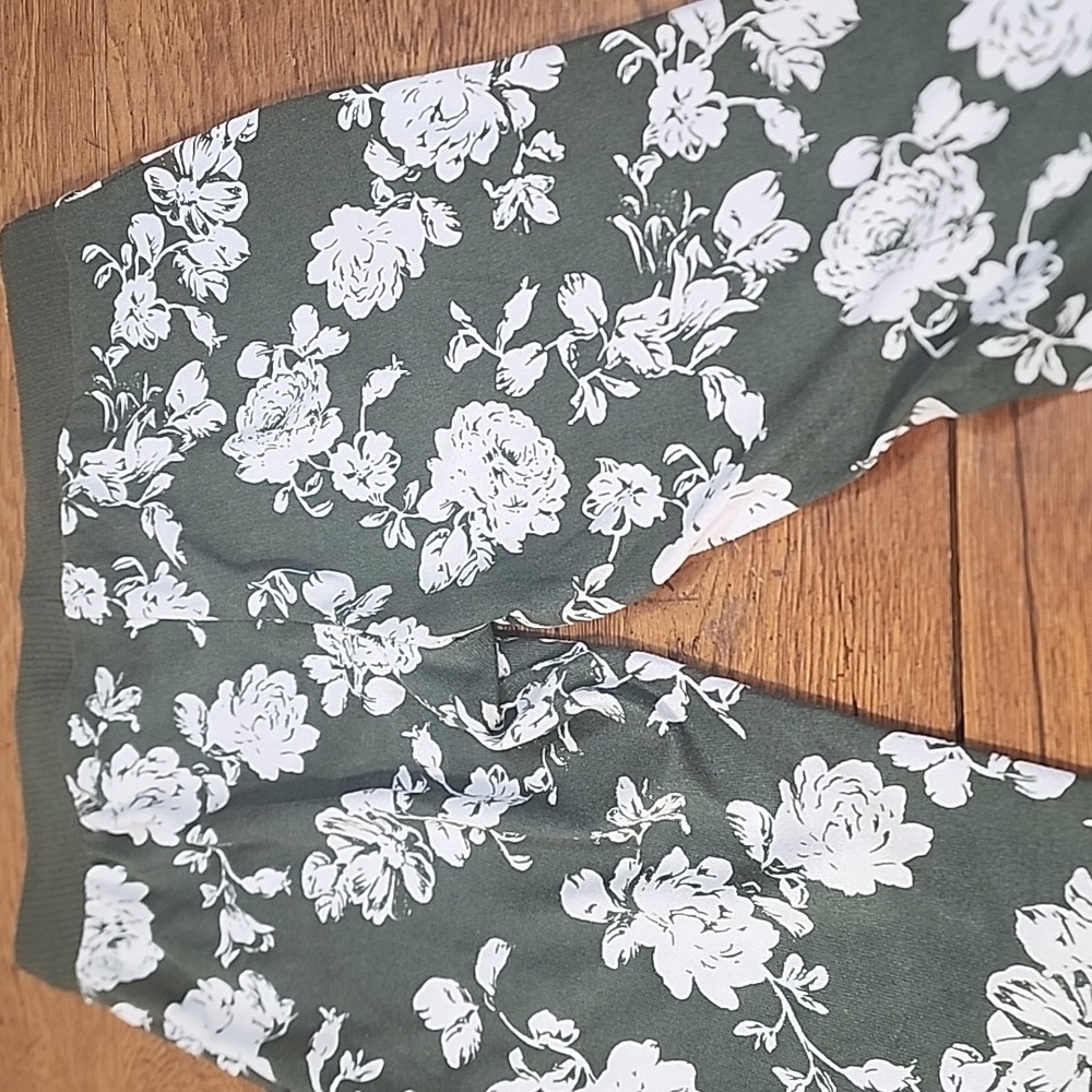 Floral Green Women's Sleep Set - White Rose Print - Picture 3 of 8